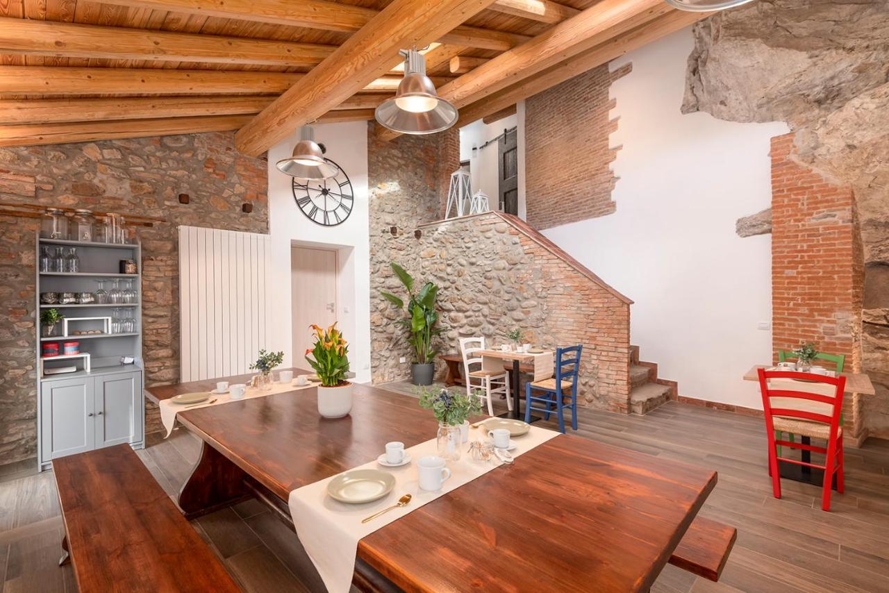 Porto Di Clanezzo Bed & Breakfast Exterior photo